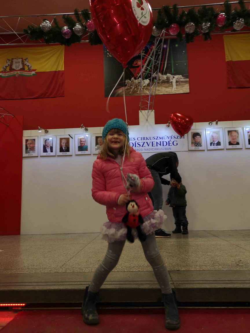 GOKVI gyermek betege szív alakú lufival